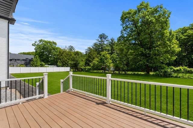 4 Fitzpatrick Ln, Billerica, MA 01862