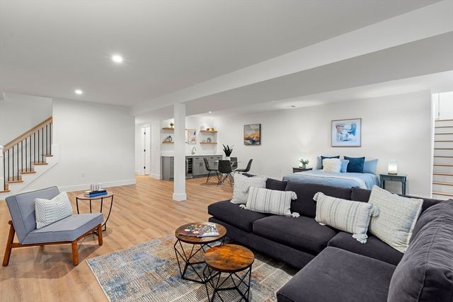 4 Fitzpatrick Ln, Billerica, MA 01862