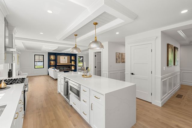 4 Fitzpatrick Ln, Billerica, MA 01862
