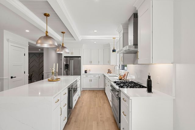 4 Fitzpatrick Ln, Billerica, MA 01862