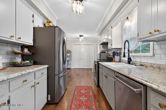 4913 Cypress Shores Drive, New Bern, NC 28562