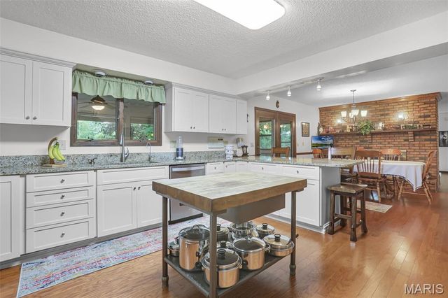 125 Northlane Drive, Glen Carbon, IL 62034