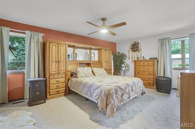 125 Northlane Drive, Glen Carbon, IL 62034