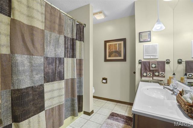 125 Northlane Drive, Glen Carbon, IL 62034