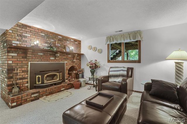 125 Northlane Drive, Glen Carbon, IL 62034