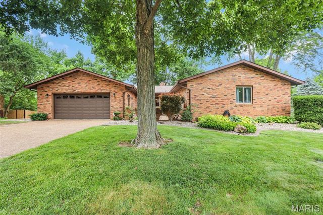 125 Northlane Drive, Glen Carbon, IL 62034