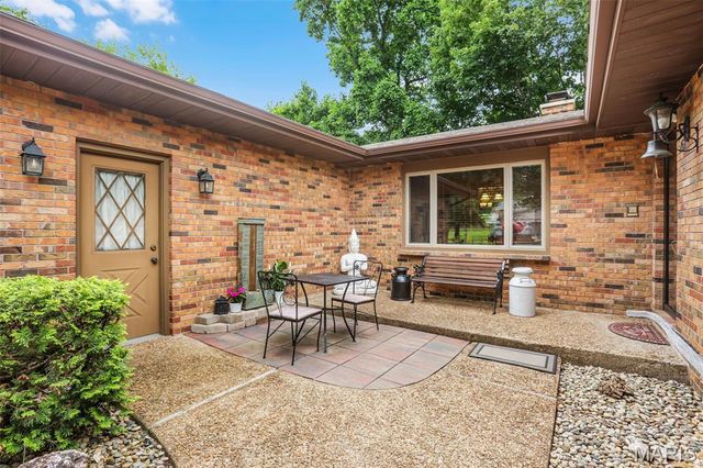 125 Northlane Drive, Glen Carbon, IL 62034