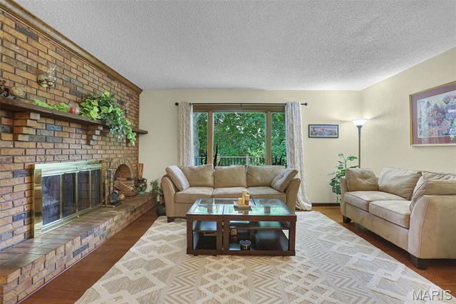125 Northlane Drive, Glen Carbon, IL 62034