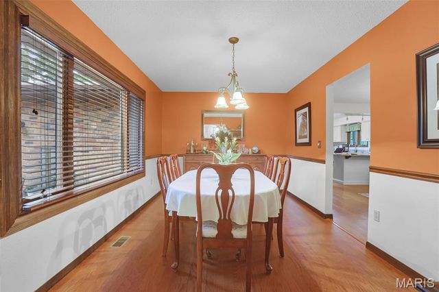 125 Northlane Drive, Glen Carbon, IL 62034