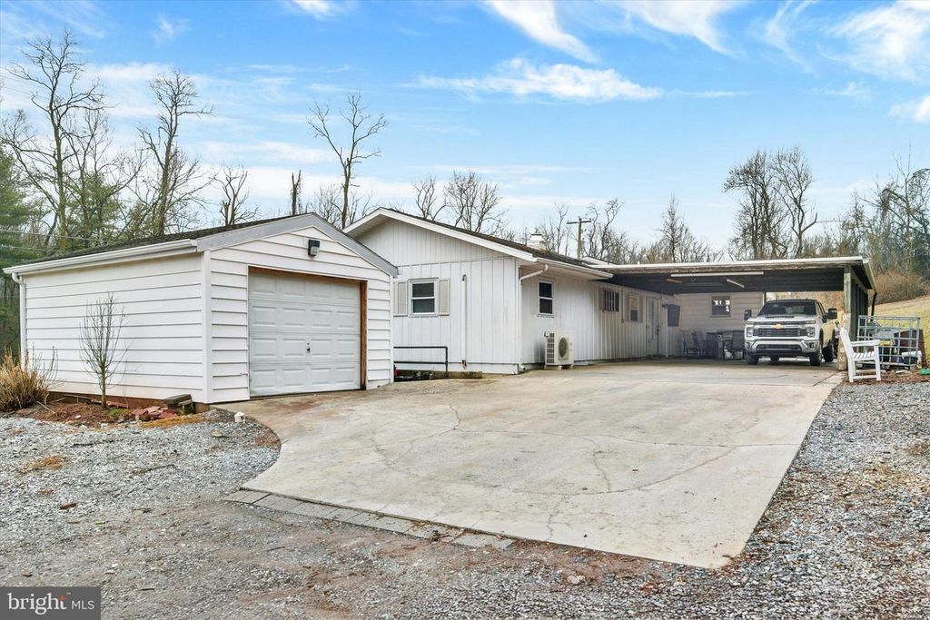 659 MOORES MOUNTAIN RD, Mechanicsburg, PA 17055