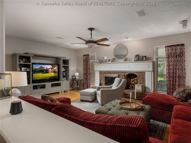 211 Bentwood Road, Hurricane, WV 25526