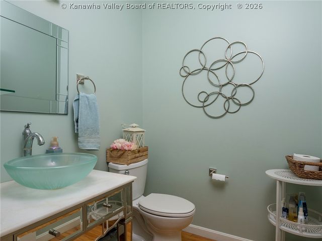 211 Bentwood Road, Hurricane, WV 25526