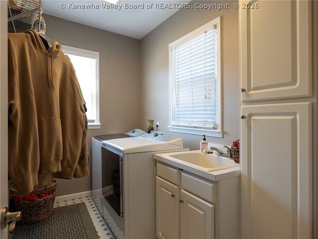 211 Bentwood Road, Hurricane, WV 25526
