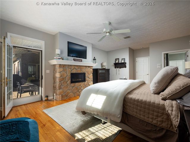 211 Bentwood Road, Hurricane, WV 25526