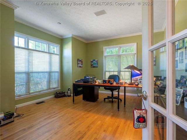 211 Bentwood Road, Hurricane, WV 25526