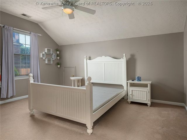 211 Bentwood Road, Hurricane, WV 25526
