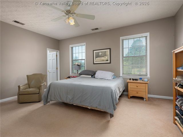 211 Bentwood Road, Hurricane, WV 25526