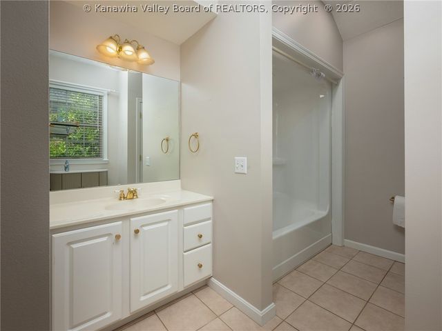 211 Bentwood Road, Hurricane, WV 25526