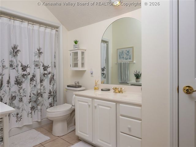 211 Bentwood Road, Hurricane, WV 25526