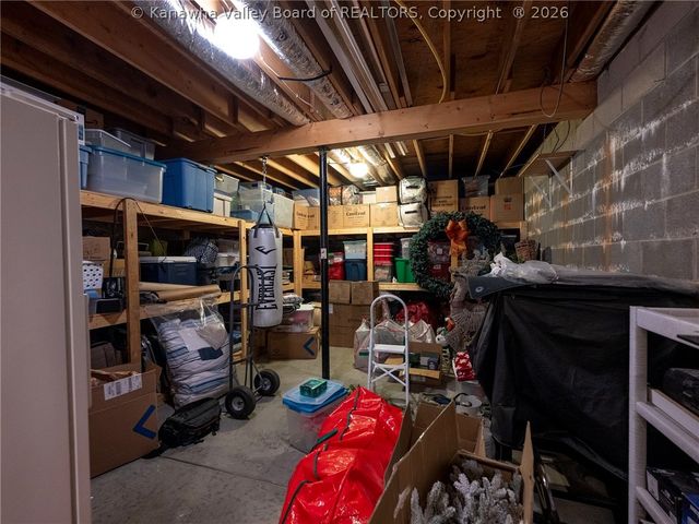 211 Bentwood Road, Hurricane, WV 25526