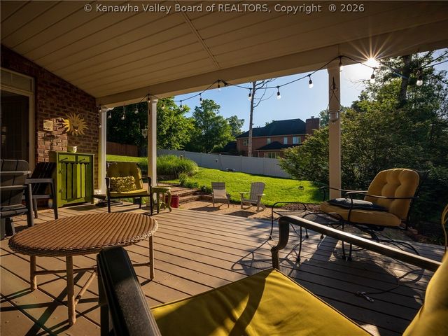 211 Bentwood Road, Hurricane, WV 25526