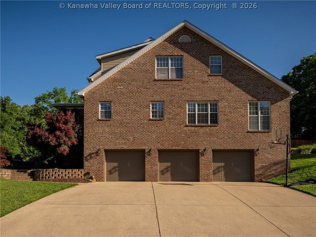 211 Bentwood Road, Hurricane, WV 25526