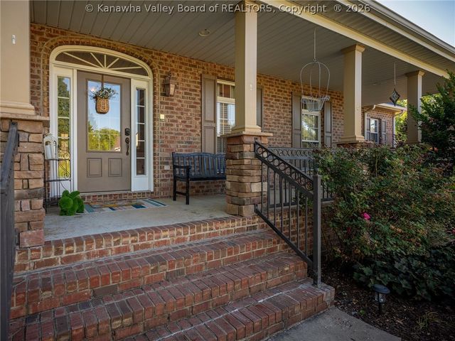 211 Bentwood Road, Hurricane, WV 25526