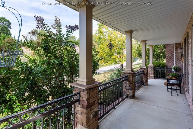 211 Bentwood Road, Hurricane, WV 25526