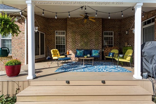 211 Bentwood Road, Hurricane, WV 25526