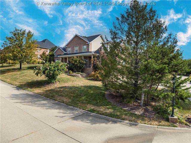 211 Bentwood Road, Hurricane, WV 25526