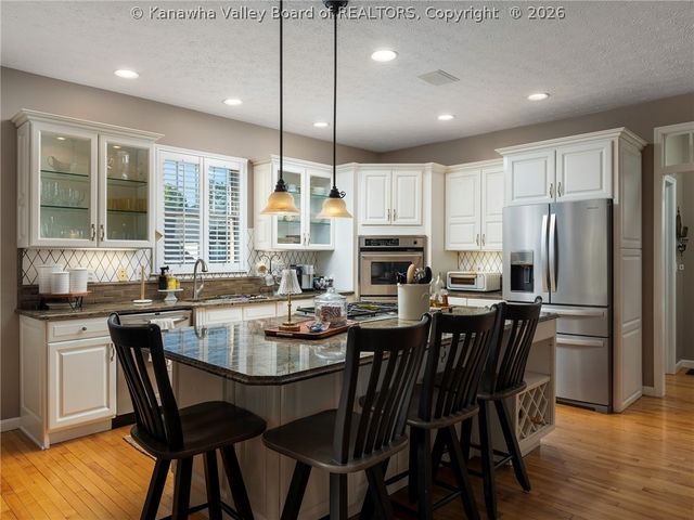 211 Bentwood Road, Hurricane, WV 25526
