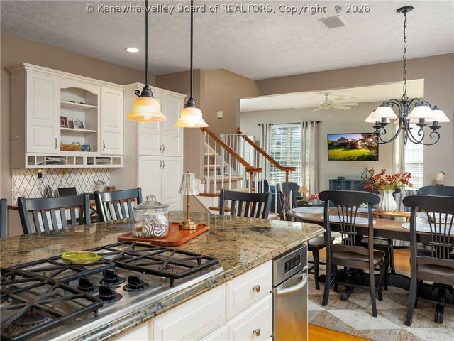 211 Bentwood Road, Hurricane, WV 25526