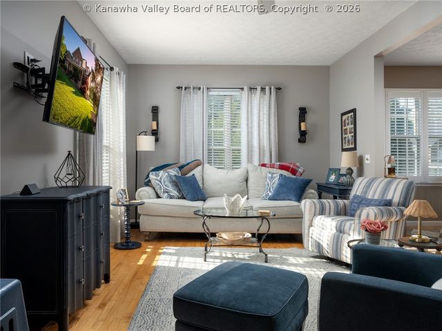 211 Bentwood Road, Hurricane, WV 25526