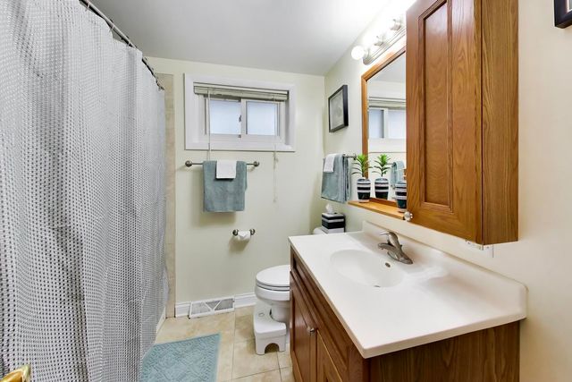 8647 Gregory Lane, Des Plaines, IL 60016
