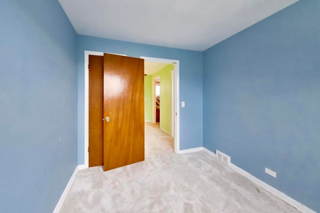 8647 Gregory Lane, Des Plaines, IL 60016
