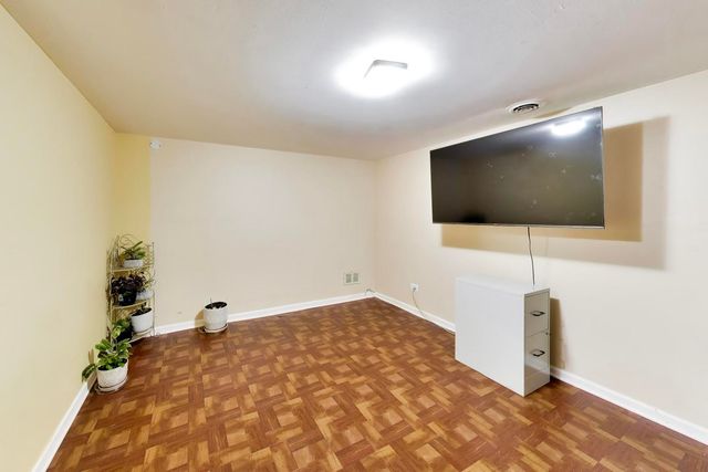 8647 Gregory Lane, Des Plaines, IL 60016