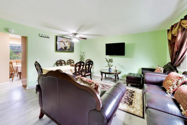 8647 Gregory Lane, Des Plaines, IL 60016
