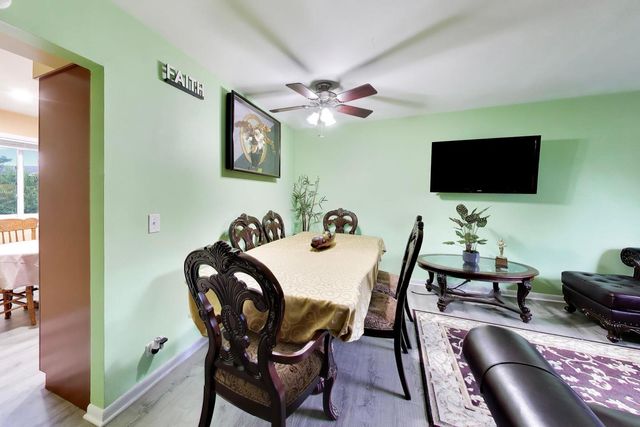 8647 Gregory Lane, Des Plaines, IL 60016