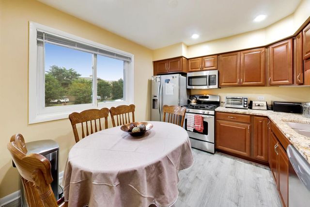 8647 Gregory Lane, Des Plaines, IL 60016