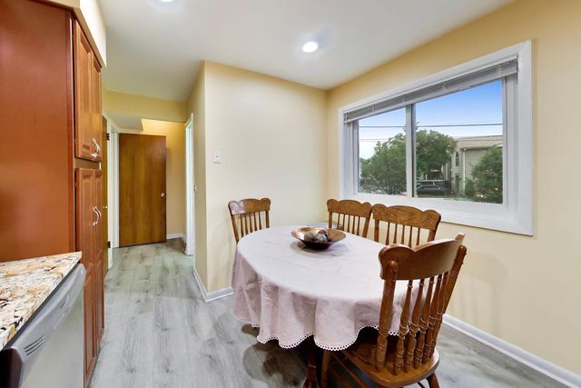 8647 Gregory Lane, Des Plaines, IL 60016