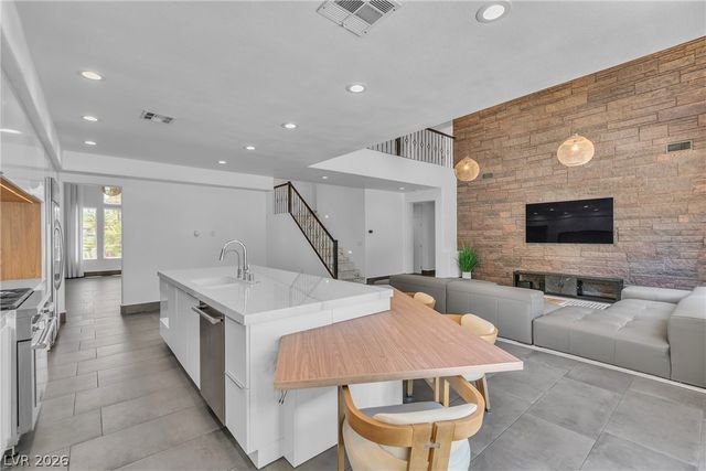 7920 Castellon Court, Las Vegas, NV 89128