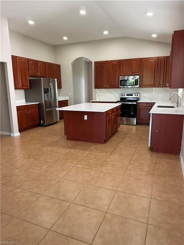 2461 Sutherland CT, Cape Coral, FL 33991