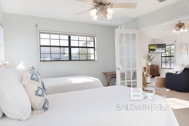 326 W 3rd Avenue, Gulf Shores, AL 36542