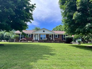 930 Rossview Rd, Clarksville, TN 37043
