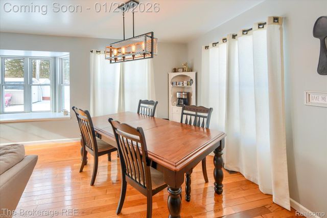 317 Oakwood Drive, Flushing, MI 48433