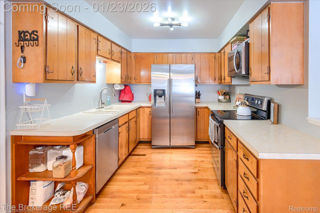 317 Oakwood Drive, Flushing, MI 48433