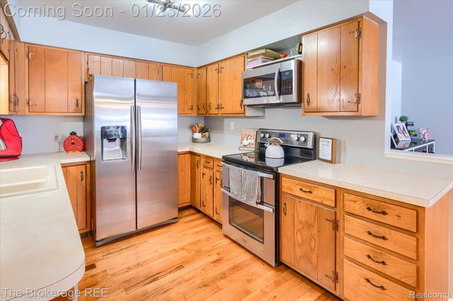 317 Oakwood Drive, Flushing, MI 48433