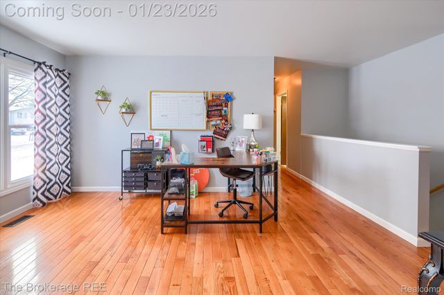 317 Oakwood Drive, Flushing, MI 48433