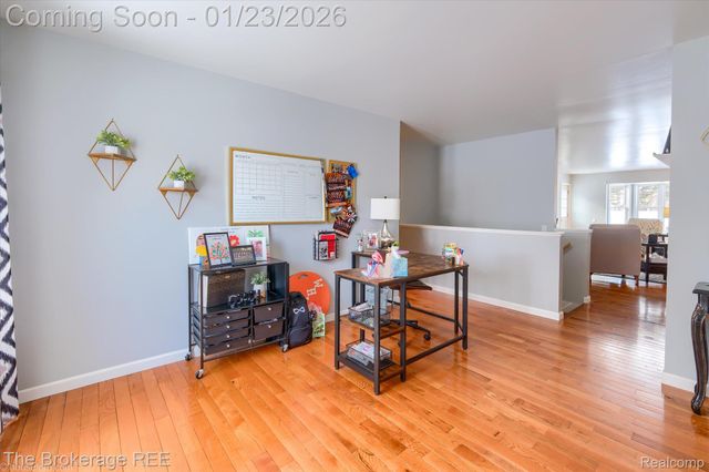 317 Oakwood Drive, Flushing, MI 48433