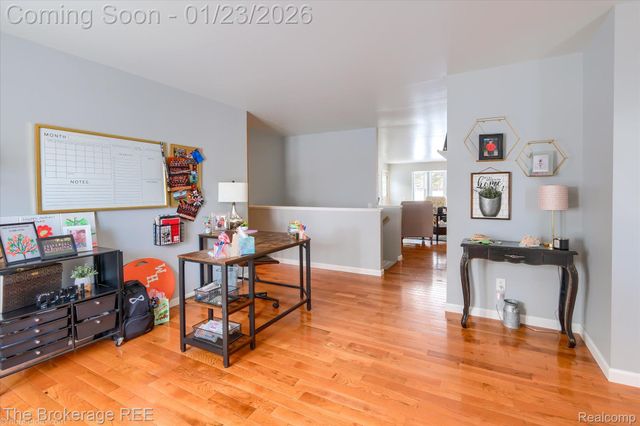 317 Oakwood Drive, Flushing, MI 48433